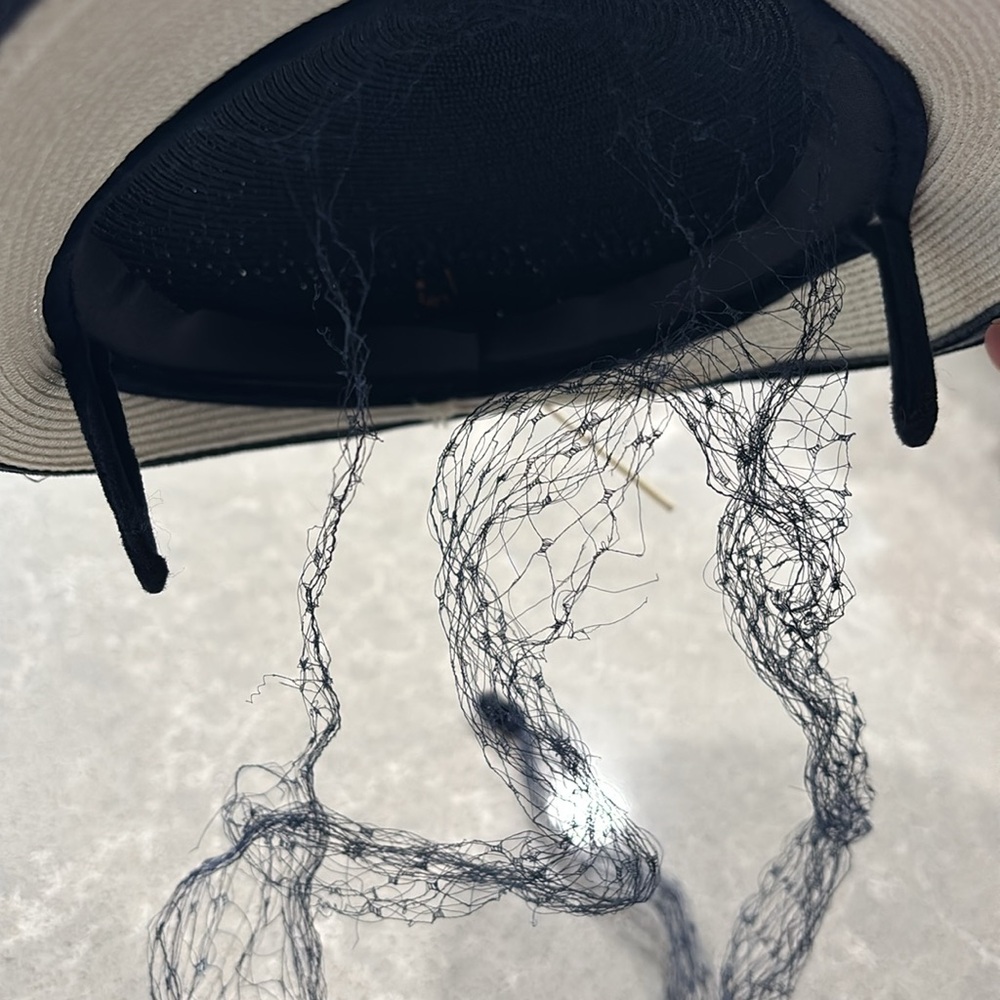 Elegant Vintage Navy Blue and Red Women's Hat with Feather Accent - Picture 7 of 8